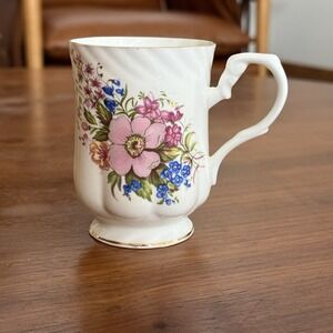 Vintage Beautiful Kings Court Bone China Mug Made In India Floral 1970s Ornate
